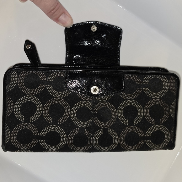 Signature Coach Wallet- 100% Authentic, black with silver, bifold - Picture 4 of 14